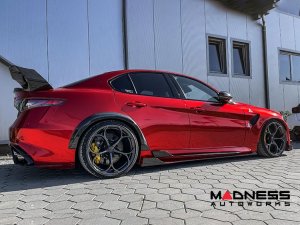 Alfa Romeo Giulia Side Skirts - Carbon Fiber - Shark Fin - Quadrifoglio - Italian Flag Stripe Alfa Romeo Giulia Side Skirts - Carbon Fiber - Shark Fin - Quadrifoglio - Italian Flag Stripe